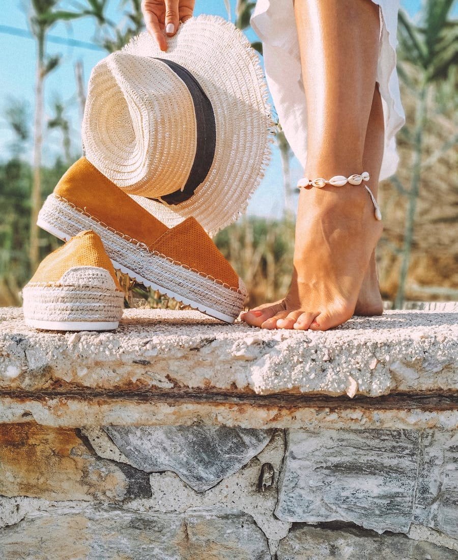 9 Spiritual Meanings of Ankle Bracelets (Answered)